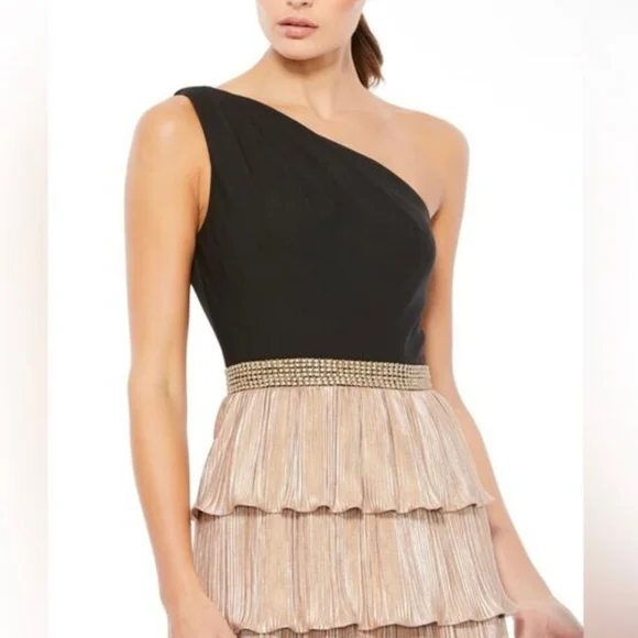 Mac Duggal 26541 One Shoulder Layered Metallic Ruffle Gown in Black/Gold Size 12 - Picture 2 of 10